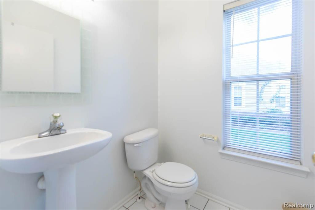 38492 SARATOGA Circle, Farmington Hills, MI 48331 — Photo 14
