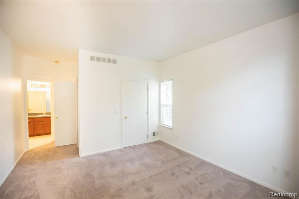 38492 SARATOGA Circle, Farmington Hills, MI 48331 — Photo 16