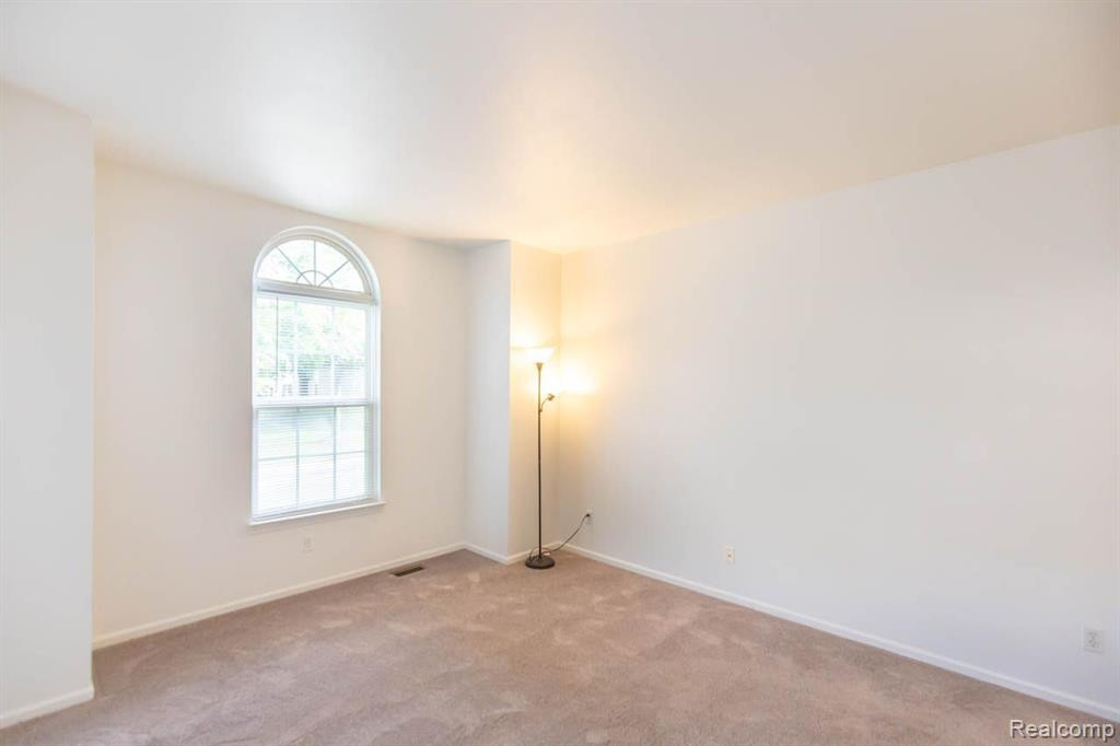 38492 SARATOGA Circle, Farmington Hills, MI 48331 — Photo 17