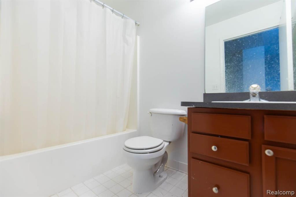 38492 SARATOGA Circle, Farmington Hills, MI 48331 — Photo 21