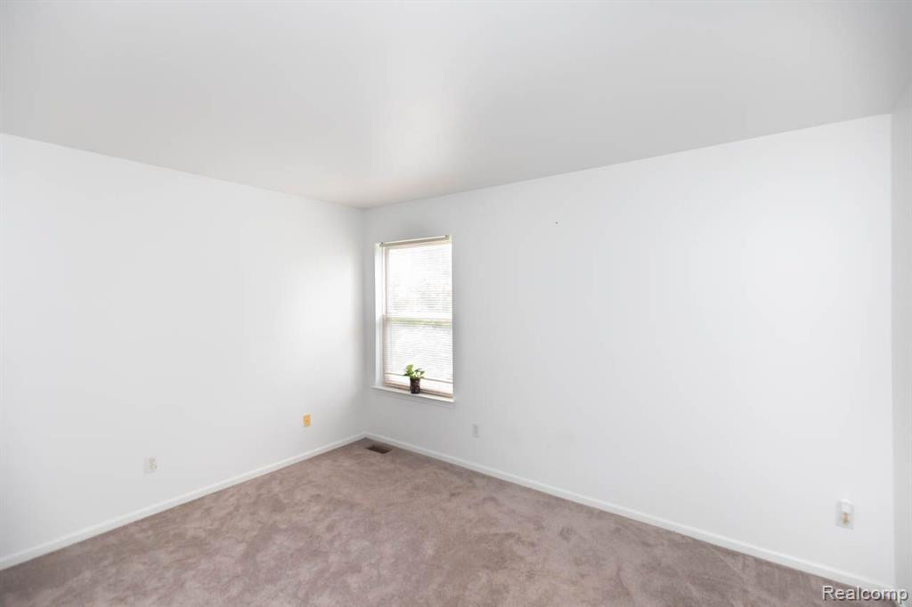 38492 SARATOGA Circle, Farmington Hills, MI 48331 — Photo 22