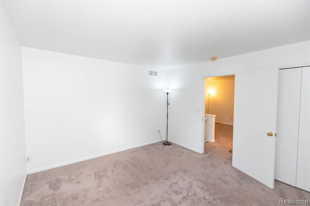 38492 SARATOGA Circle, Farmington Hills, MI 48331 — Photo 23