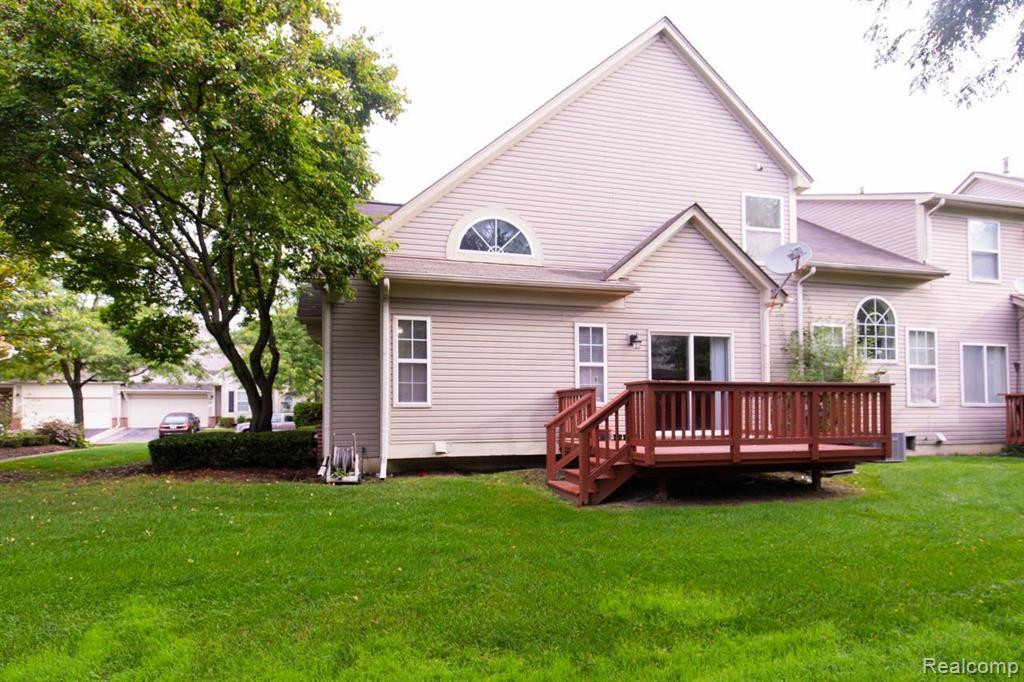38492 SARATOGA Circle, Farmington Hills, MI 48331 — Photo 32