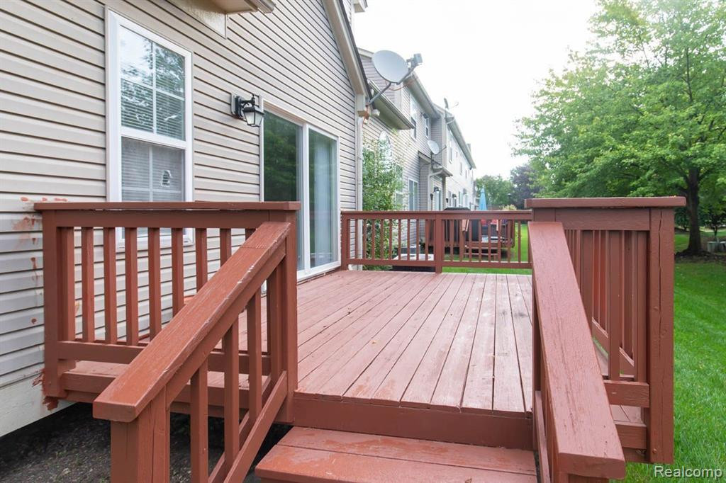 38492 SARATOGA Circle, Farmington Hills, MI 48331 — Photo 33