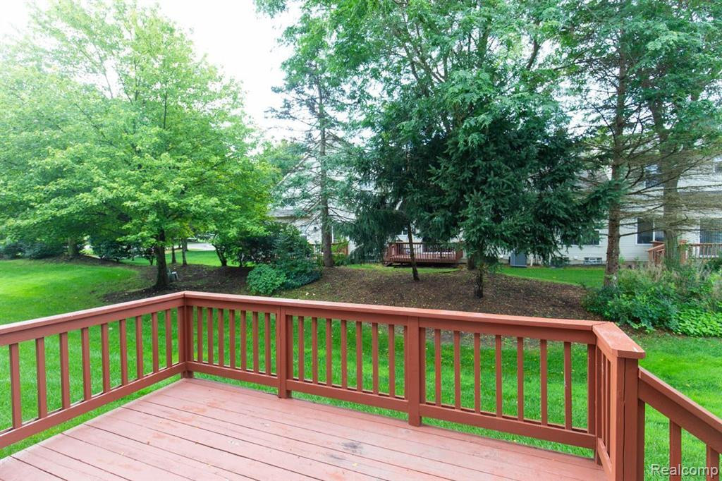 38492 SARATOGA Circle, Farmington Hills, MI 48331 — Photo 34