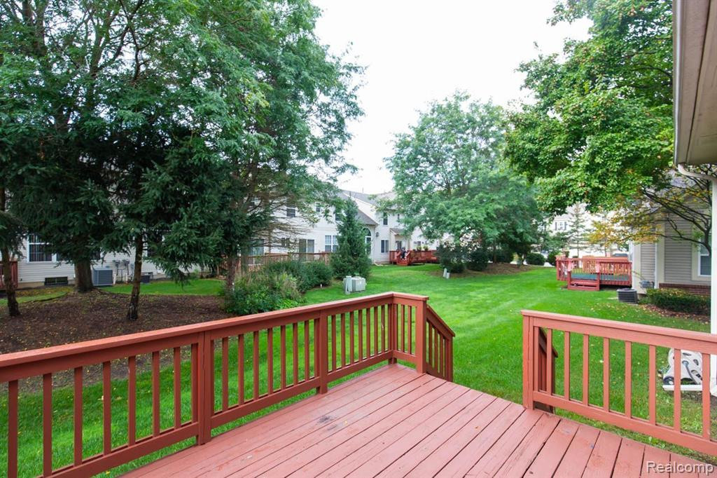 38492 SARATOGA Circle, Farmington Hills, MI 48331 — Photo 35