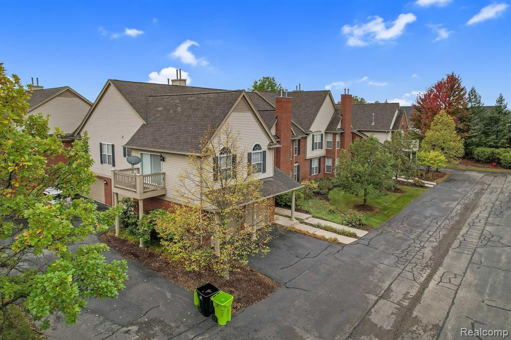 28247 CARLTON WAY Drive, Novi, MI 48377 — Photo 2