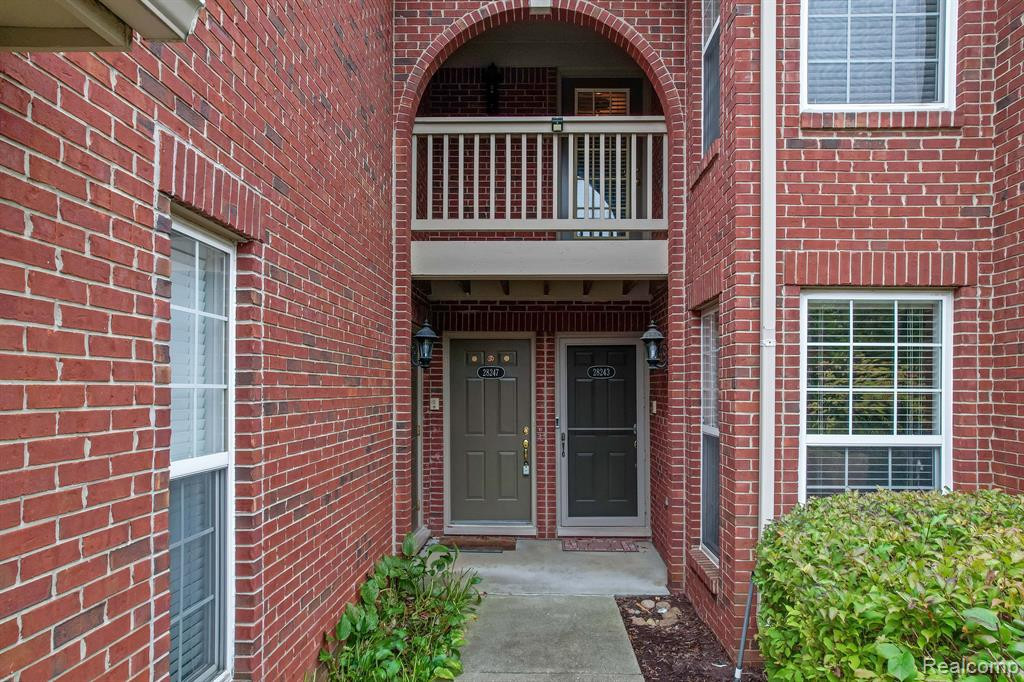 28247 CARLTON WAY Drive, Novi, MI 48377 — Photo 3