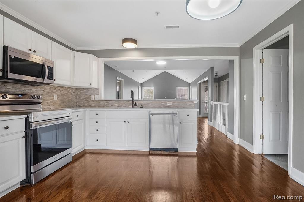 28247 CARLTON WAY Drive, Novi, MI 48377 — Photo 7