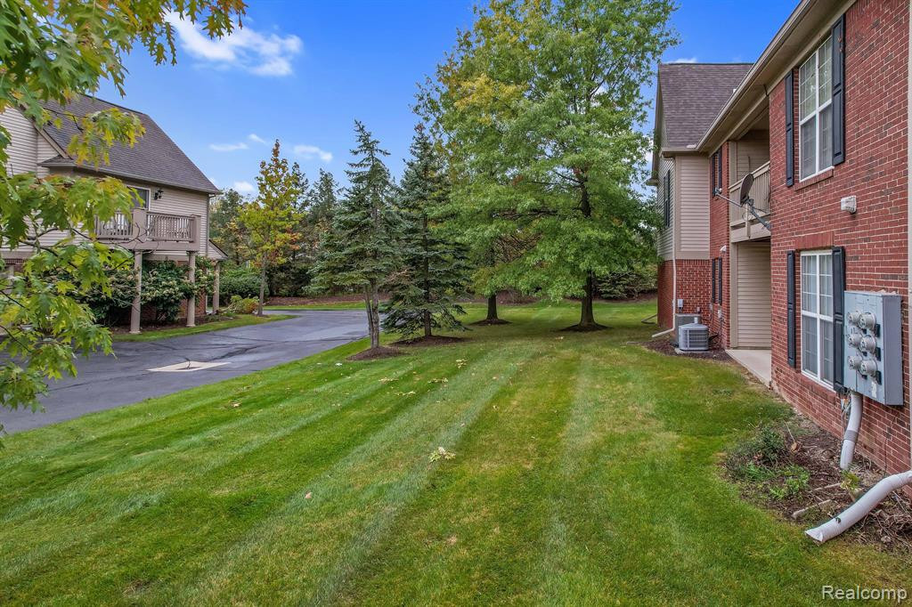 28247 CARLTON WAY Drive, Novi, MI 48377 — Photo 16