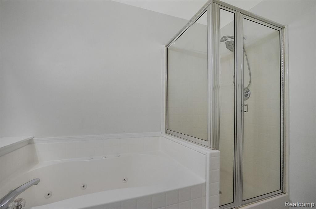 28247 CARLTON WAY Drive, Novi, MI 48377 — Photo 20