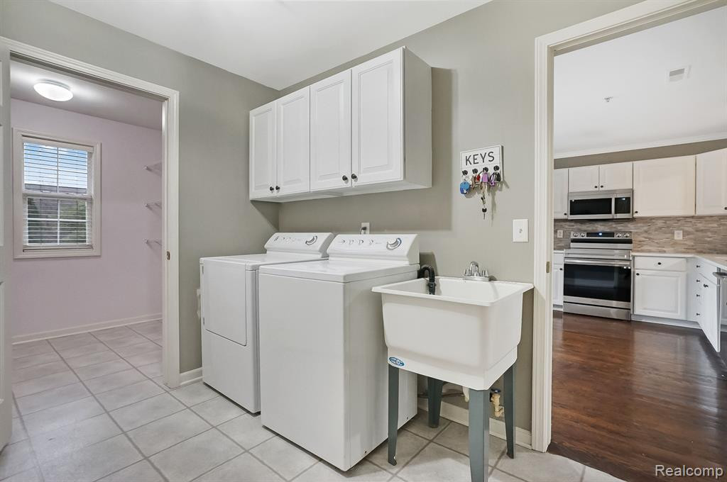 28247 CARLTON WAY Drive, Novi, MI 48377 — Photo 24