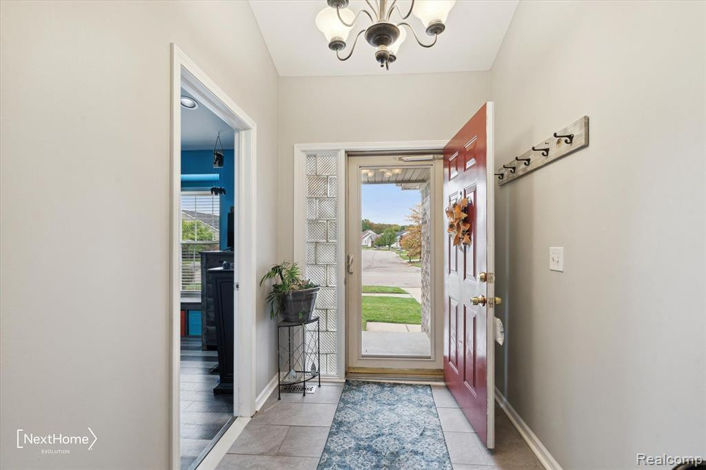 6624 SUMMERDALE Circle E, Ypsilanti, MI 48197 — Photo 5
