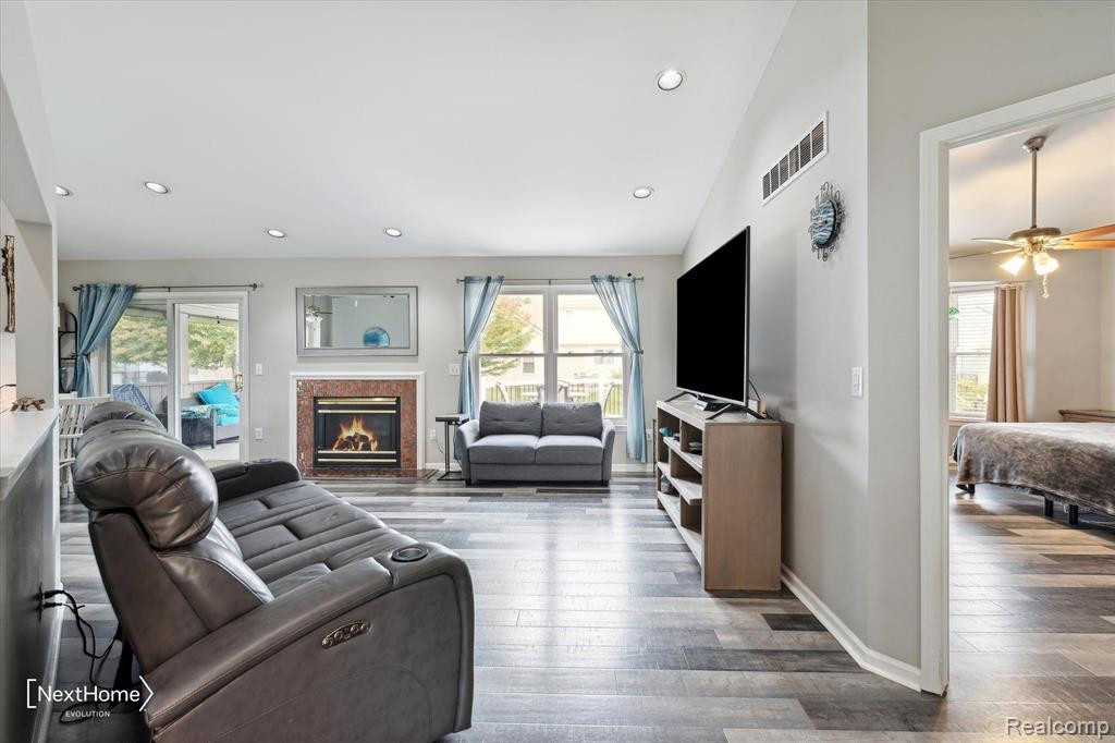 6624 SUMMERDALE Circle E, Ypsilanti, MI 48197 — Photo 10
