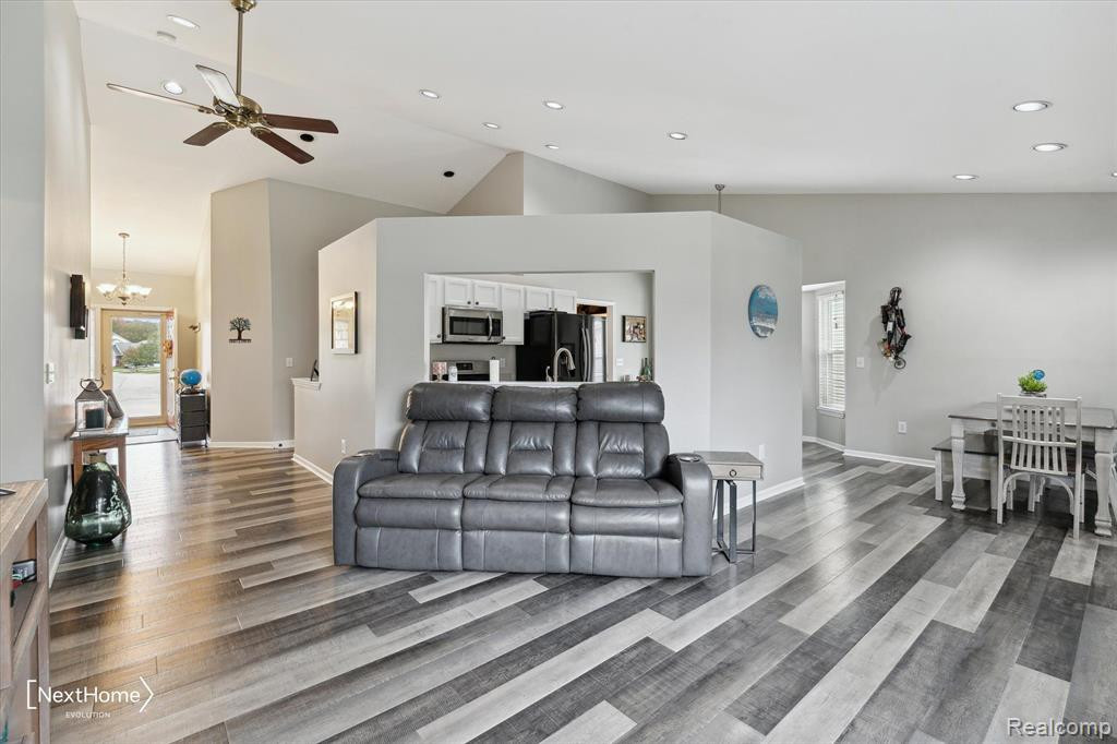 6624 SUMMERDALE Circle E, Ypsilanti, MI 48197 — Photo 13