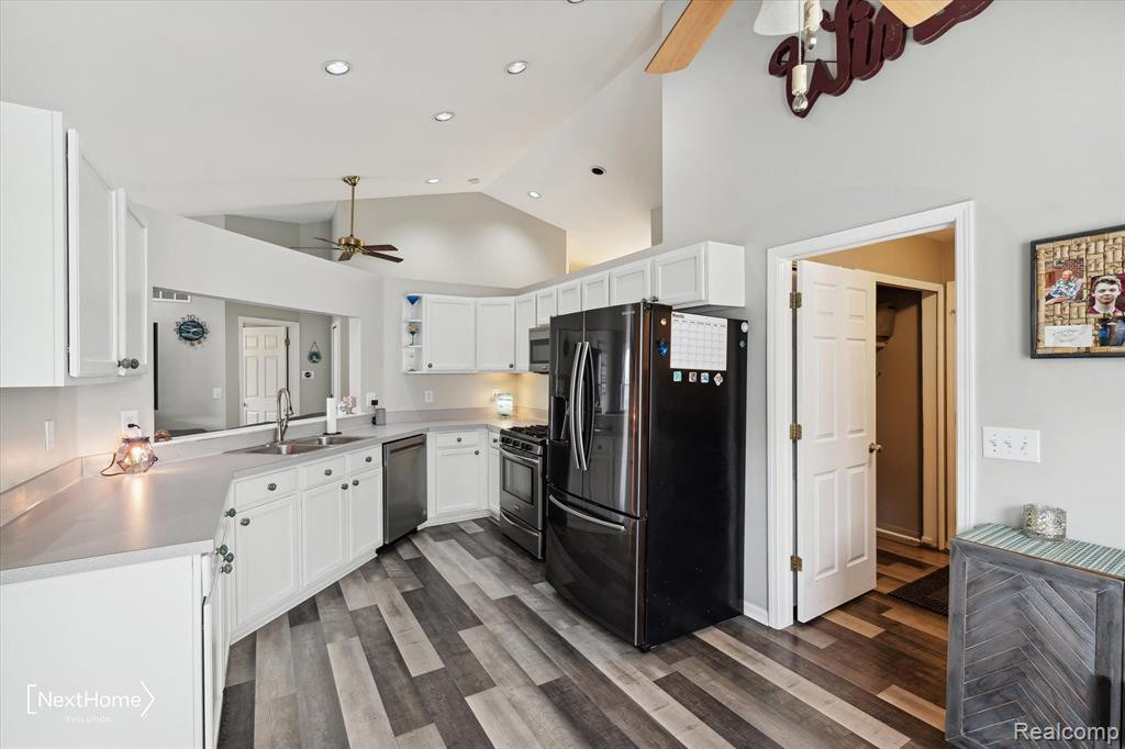 6624 SUMMERDALE Circle E, Ypsilanti, MI 48197 — Photo 17