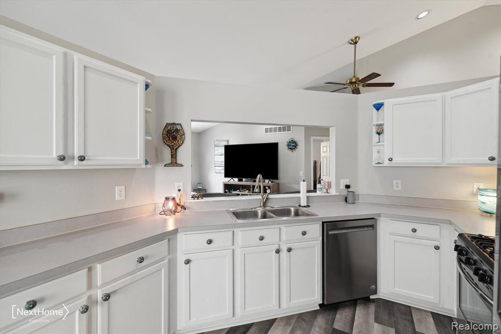 6624 SUMMERDALE Circle E, Ypsilanti, MI 48197 — Photo 20
