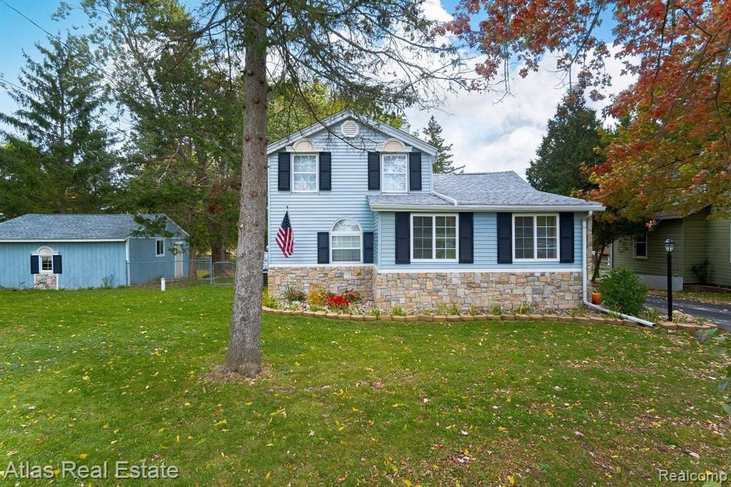 7483 PONTIAC Street, Goodrich Vlg, MI — Photo 2