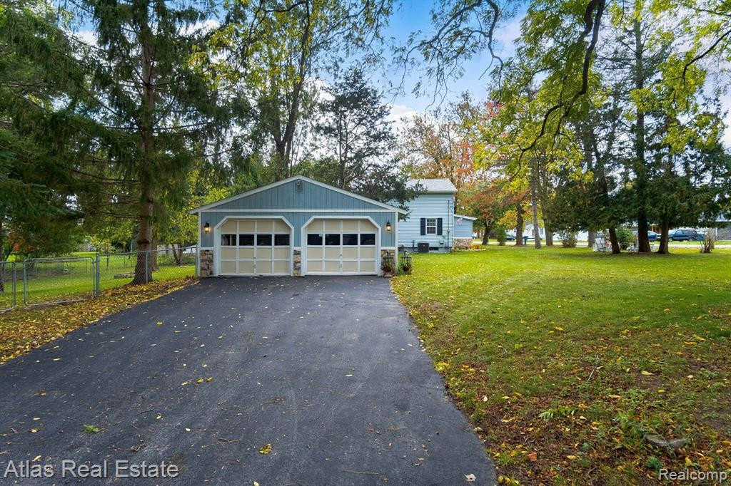 7483 PONTIAC Street, Goodrich Vlg, MI — Photo 4