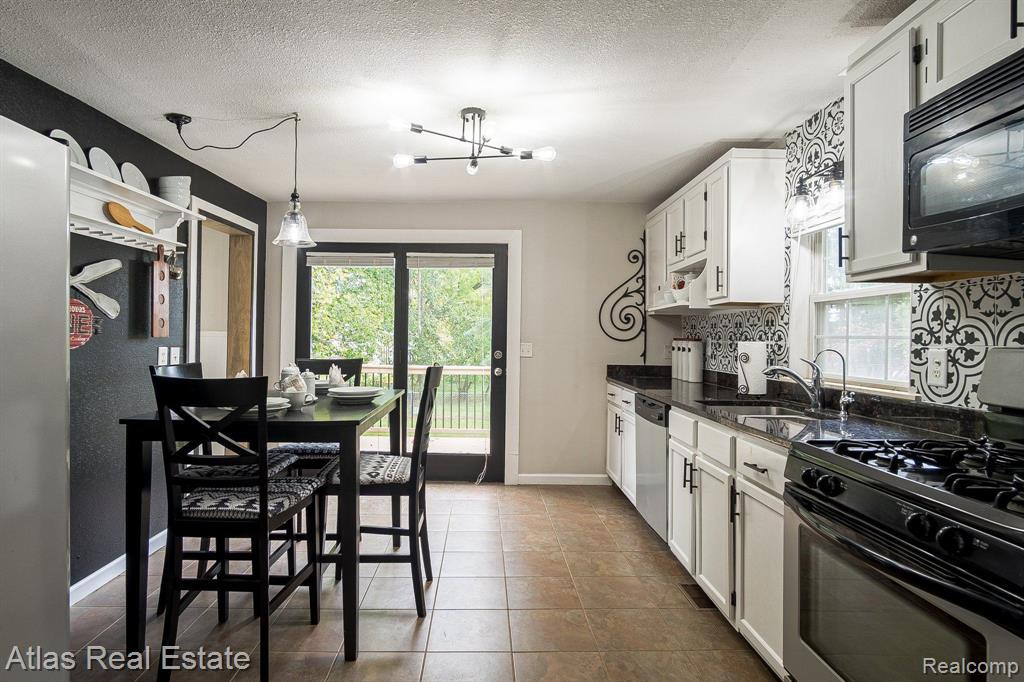 7483 PONTIAC Street, Goodrich Vlg, MI — Photo 17