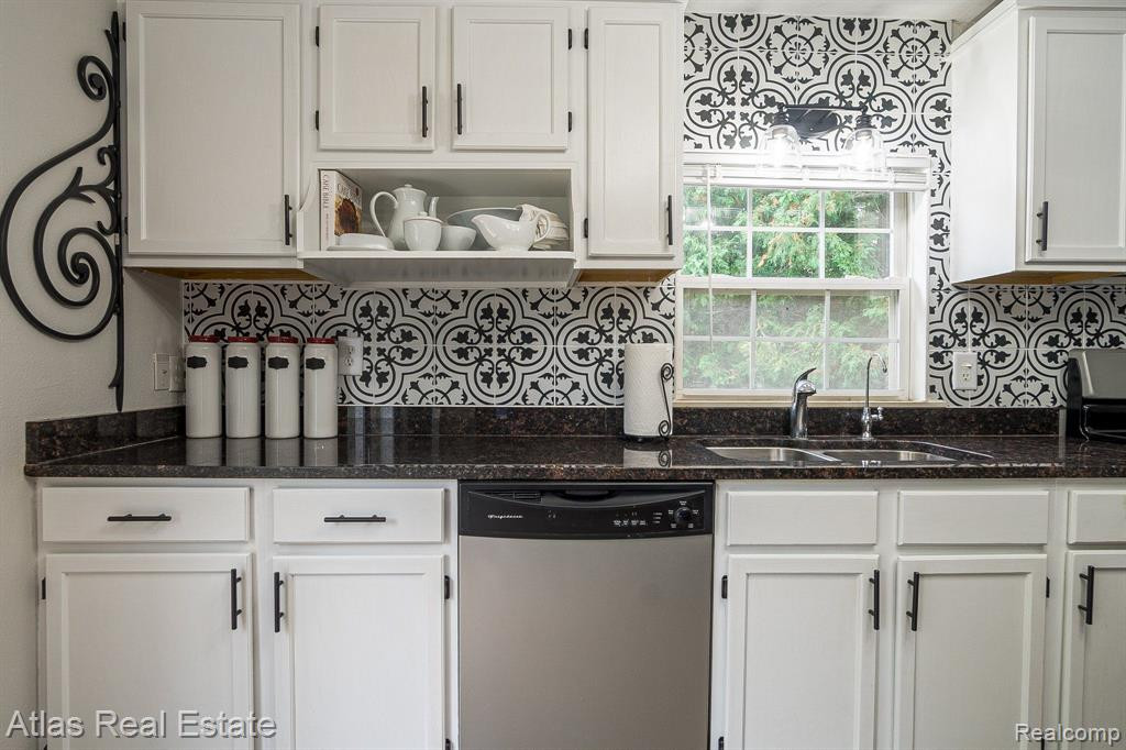7483 PONTIAC Street, Goodrich Vlg, MI — Photo 20