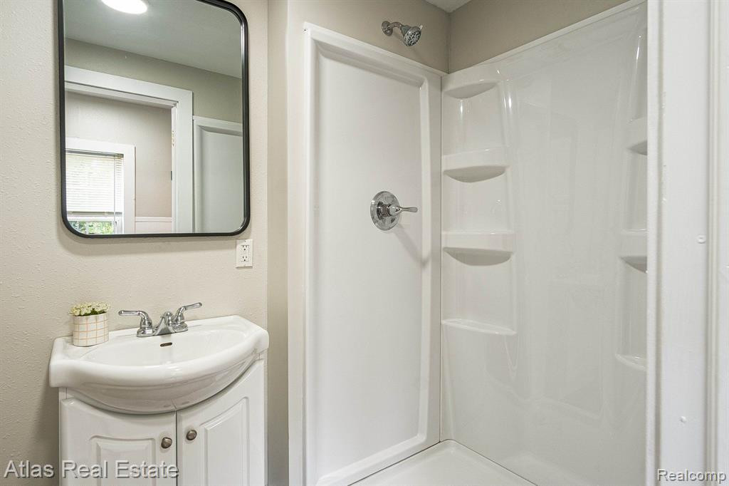 7483 PONTIAC Street, Goodrich Vlg, MI — Photo 25