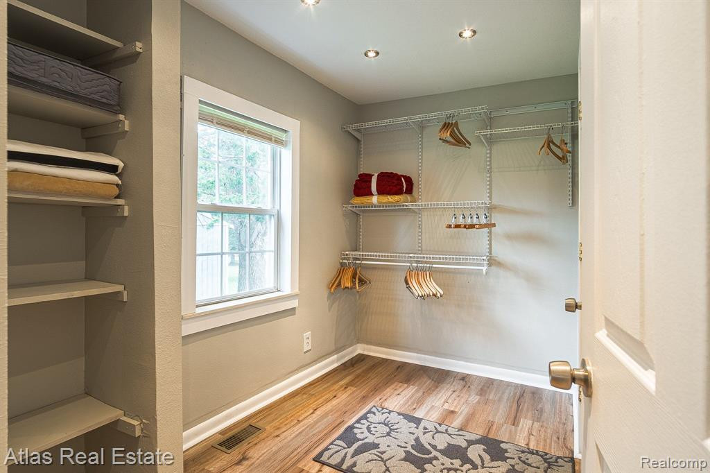 7483 PONTIAC Street, Goodrich Vlg, MI — Photo 32