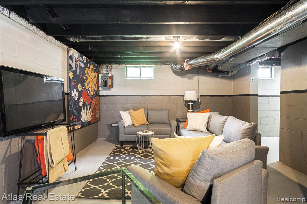 7483 PONTIAC Street, Goodrich Vlg, MI — Photo 43
