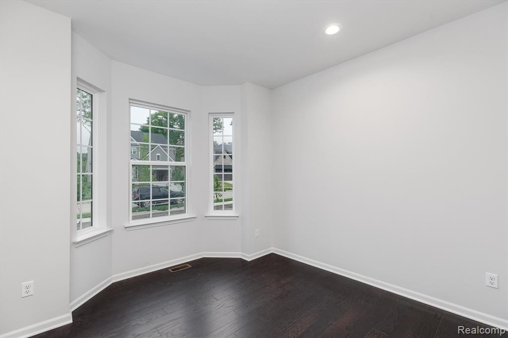 636 ALLEGHENY Drive, South Lyon, MI 48178 — Photo 7