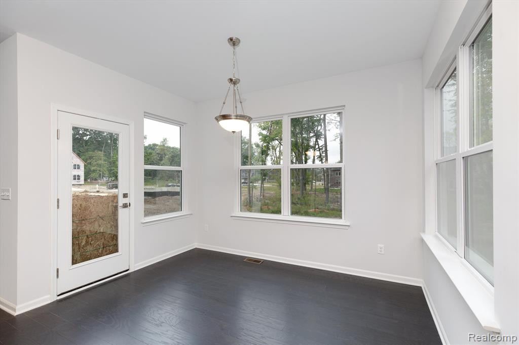 636 ALLEGHENY Drive, South Lyon, MI 48178 — Photo 23