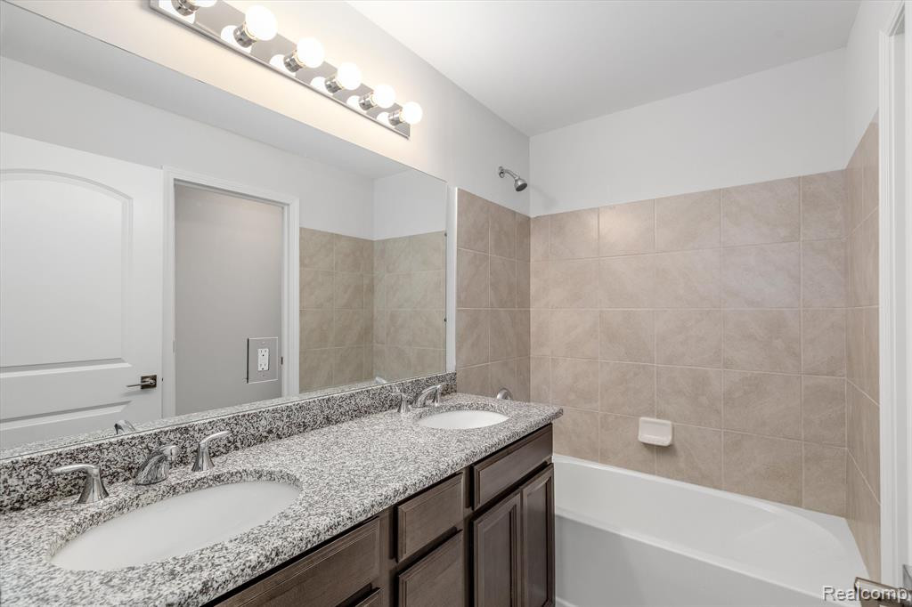 636 ALLEGHENY Drive, South Lyon, MI 48178 — Photo 27