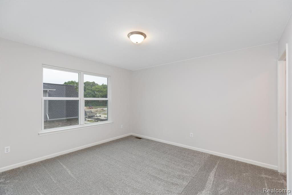 636 ALLEGHENY Drive, South Lyon, MI 48178 — Photo 33