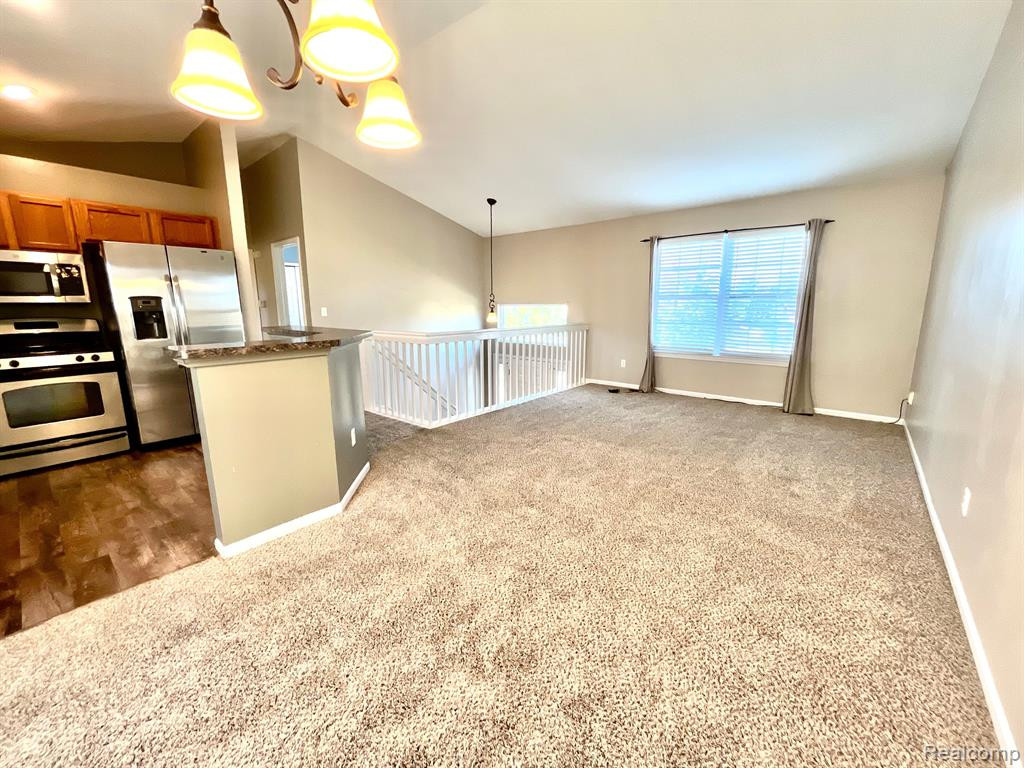 537 VICTORIAN Lane, Belleville, MI 48111 — Photo 14