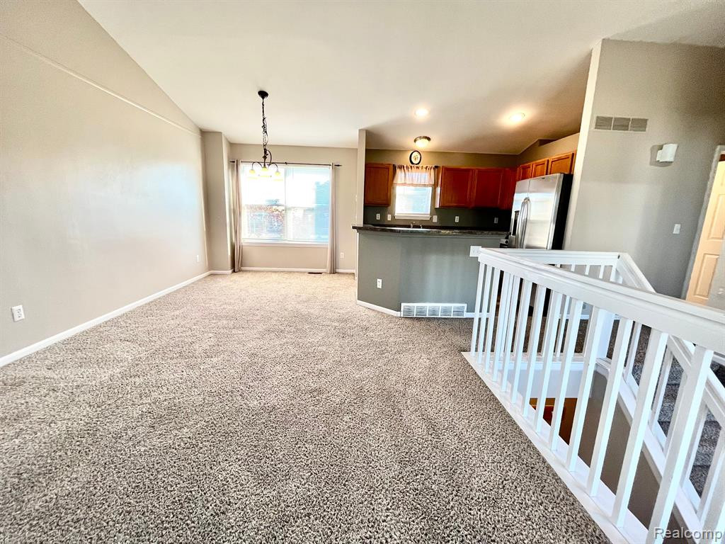 537 VICTORIAN Lane, Belleville, MI 48111 — Photo 15