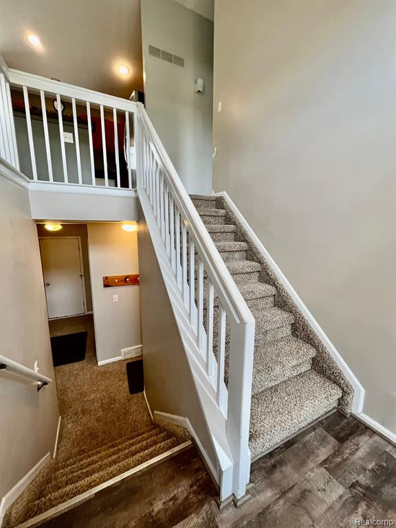 537 VICTORIAN Lane, Belleville, MI 48111 — Photo 16