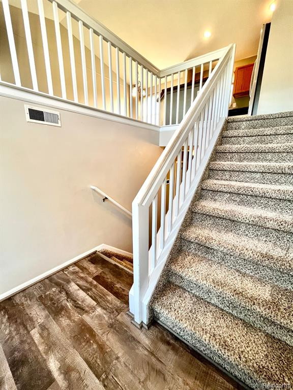 537 VICTORIAN Lane, Belleville, MI 48111 — Photo 17