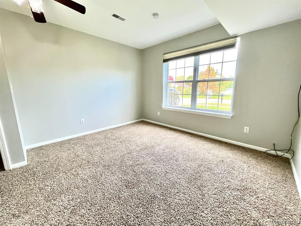 537 VICTORIAN Lane, Belleville, MI 48111 — Photo 37