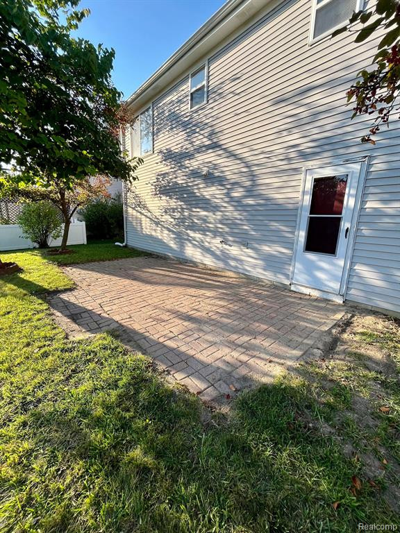 537 VICTORIAN Lane, Belleville, MI 48111 — Photo 42