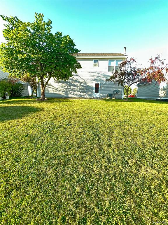 537 VICTORIAN Lane, Belleville, MI 48111 — Photo 44
