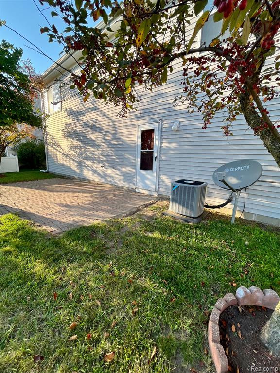 537 VICTORIAN Lane, Belleville, MI 48111 — Photo 46