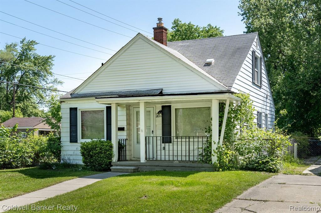 24360 CLOVERLAWN Street, Oak Park, MI 48237