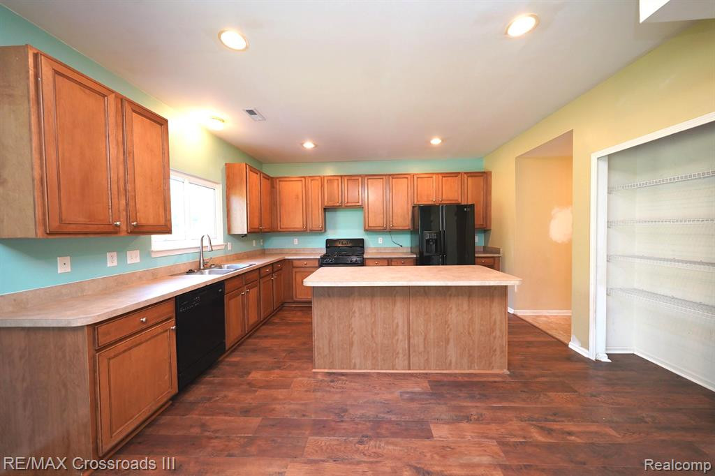 13905 MILTON Drive, Van Buren, MI 48111 — Photo 3