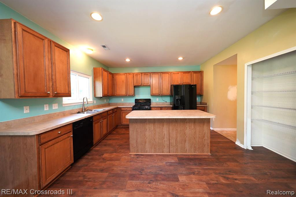 13905 MILTON Drive, Van Buren, MI 48111 — Photo 4