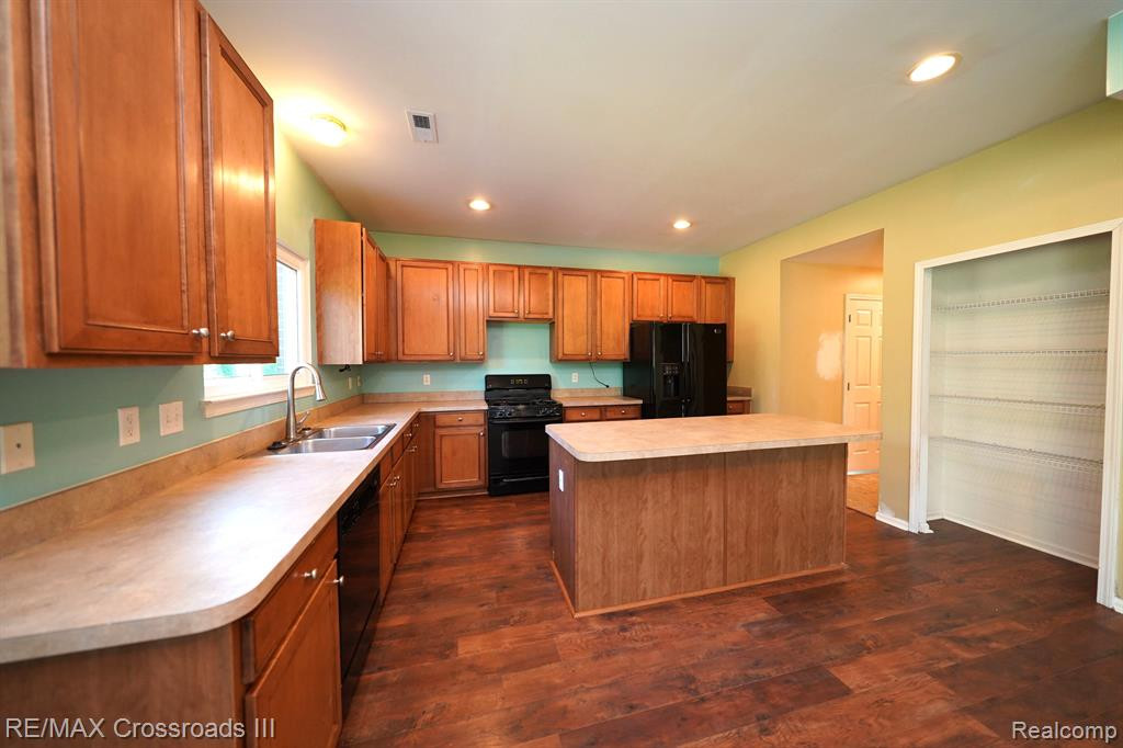 13905 MILTON Drive, Van Buren, MI 48111 — Photo 5