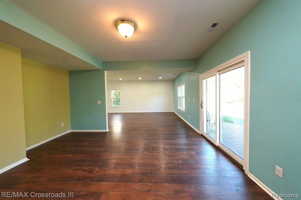 13905 MILTON Drive, Van Buren, MI 48111 — Photo 6