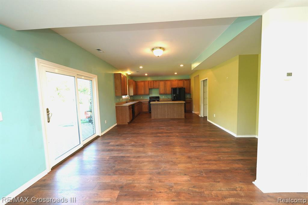 13905 MILTON Drive, Van Buren, MI 48111 — Photo 7