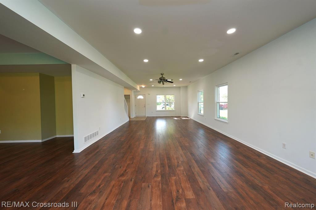 13905 MILTON Drive, Van Buren, MI 48111 — Photo 9