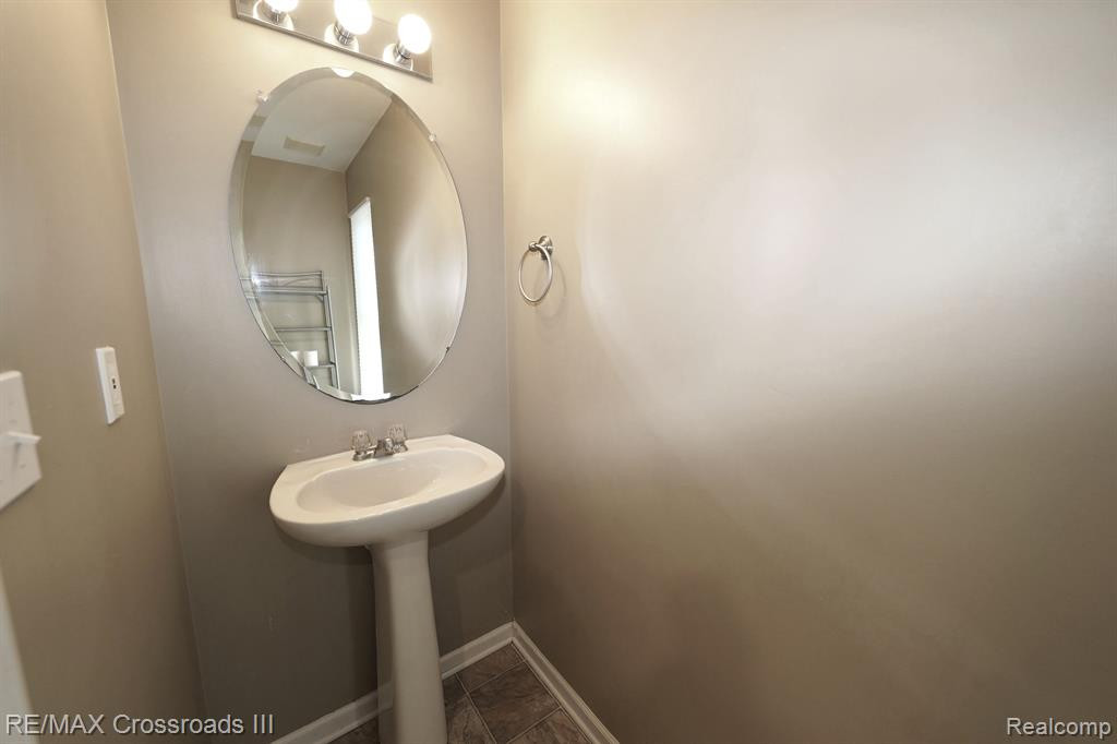13905 MILTON Drive, Van Buren, MI 48111 — Photo 11