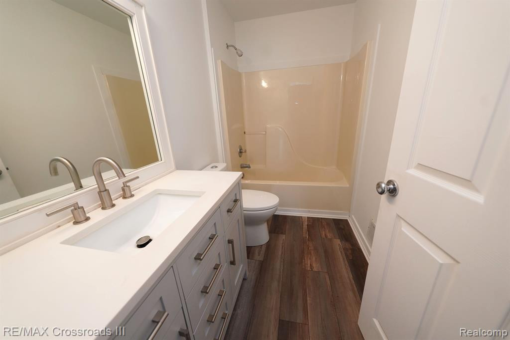 13905 MILTON Drive, Van Buren, MI 48111 — Photo 17