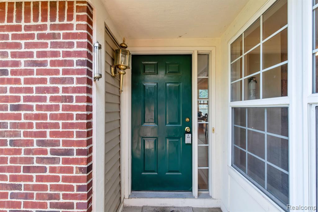 8756 COLUMBIA Circle, Canton, MI 48187 — Photo 2